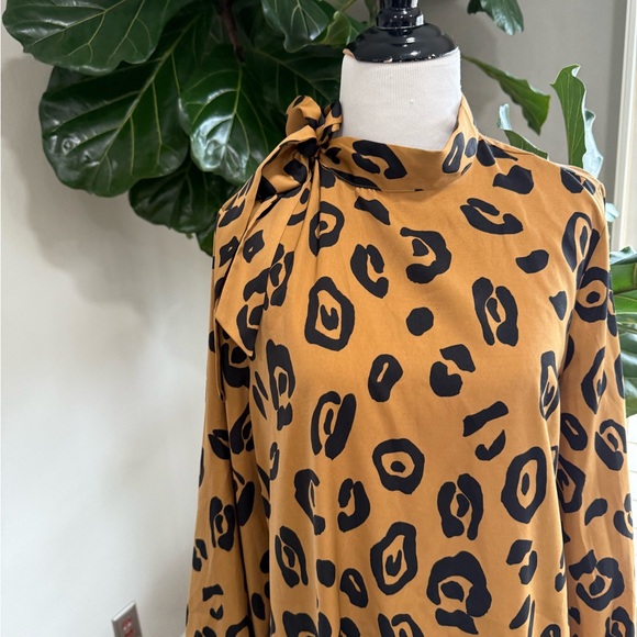 Who What Wear Leopard Print Blouse - Picture 2 of 8